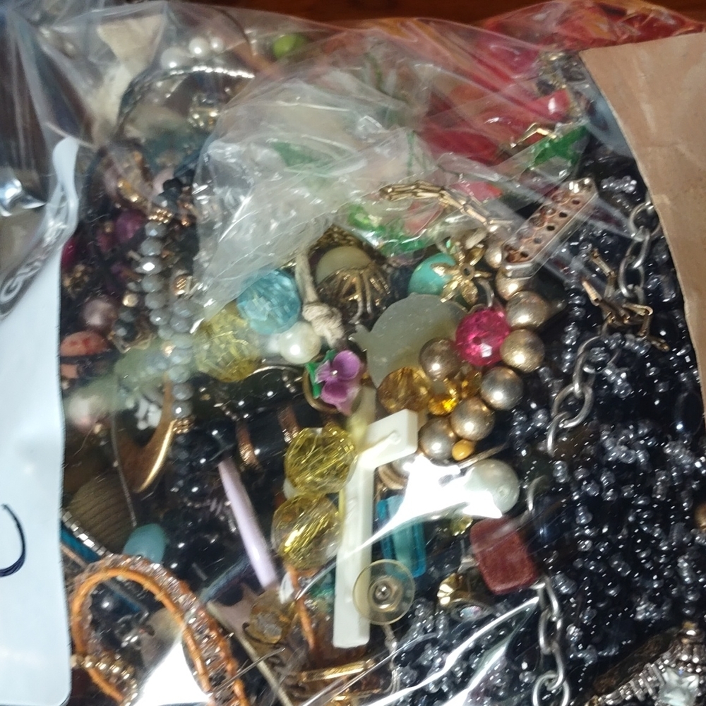 Last Chance! Crafters Jewelry Blow Out sale! FULL 4 lbs of everything! BLOW OUT - Picture 4 of 10